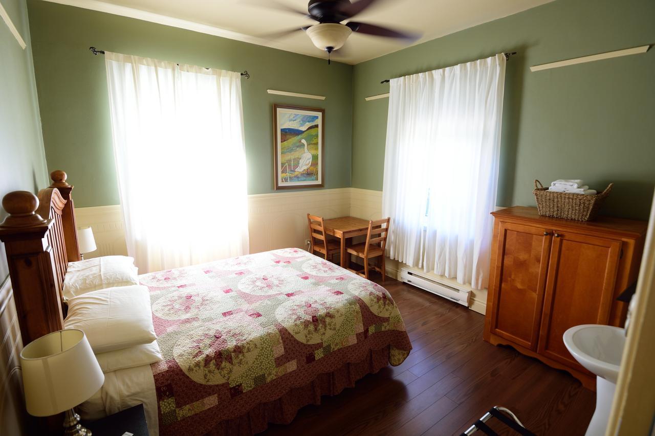 Le St-georges Bed & Breakfast 4*
